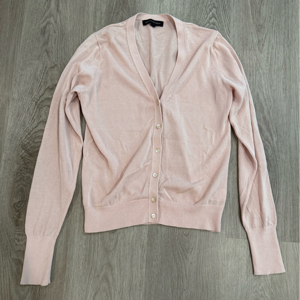 Banana Republic Soft Pink Cardigan Sweater Size Small with v neck